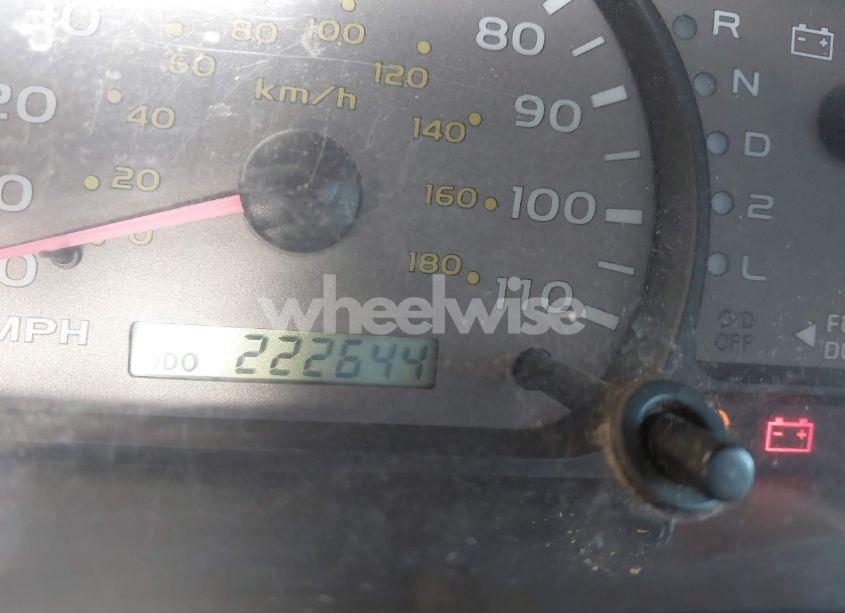 Photo 15 of 2004 Toyota Sequoia LIMITED V8 (VIN 5TDBT48A54S225327)