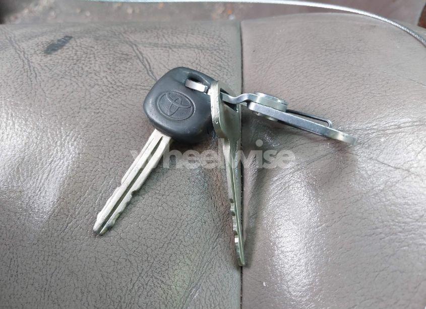 Photo 11 of 2002 Toyota Sequoia LIMITED (VIN 5TDBT48A62S075399)