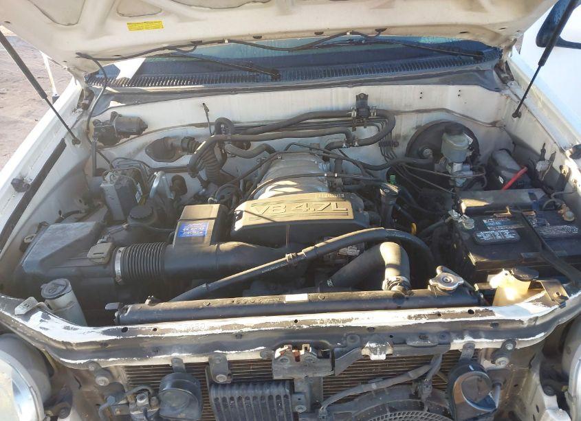 Photo 10 of 2002 Toyota Sequoia LIMITED V8 (VIN 5TDBT48A62S075581)
