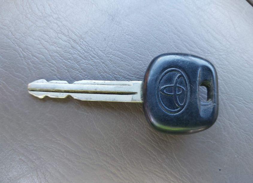 Photo 11 of 2002 Toyota Sequoia LIMITED V8 (VIN 5TDBT48A62S097824)