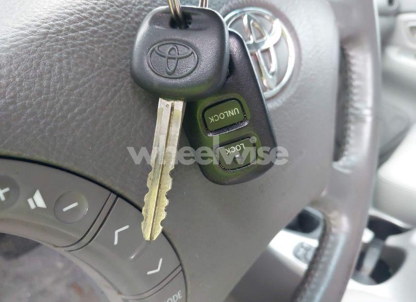 Photo 11 of 2003 Toyota Sequoia LIMITED V8 (VIN 5TDBT48A63S161331)