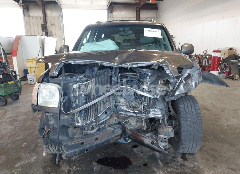 Photo 13 of 2003 Toyota Sequoia LIMITED V8 (VIN 5TDBT48A63S180784)