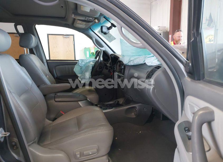 Photo 5 of 2003 Toyota Sequoia LIMITED V8 (VIN 5TDBT48A63S180784)