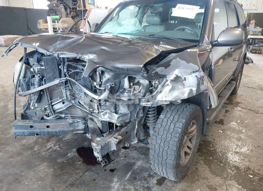 Photo 6 of 2003 Toyota Sequoia LIMITED V8 (VIN 5TDBT48A63S180784)