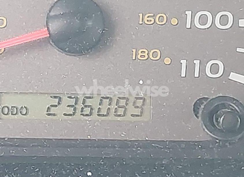 Photo 12 of 2003 Toyota Sequoia LIMITED V8 (VIN 5TDBT48A63S184964)