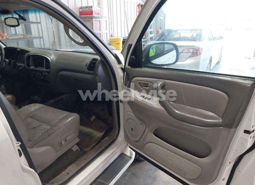 Photo 5 of 2001 Toyota Sequoia LIMITED V8 (VIN 5TDBT48A71S021849)