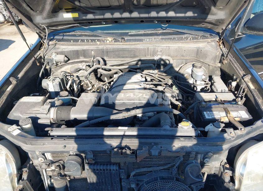 Photo 10 of 2002 Toyota Sequoia LIMITED V8 (VIN 5TDBT48A72S119796)