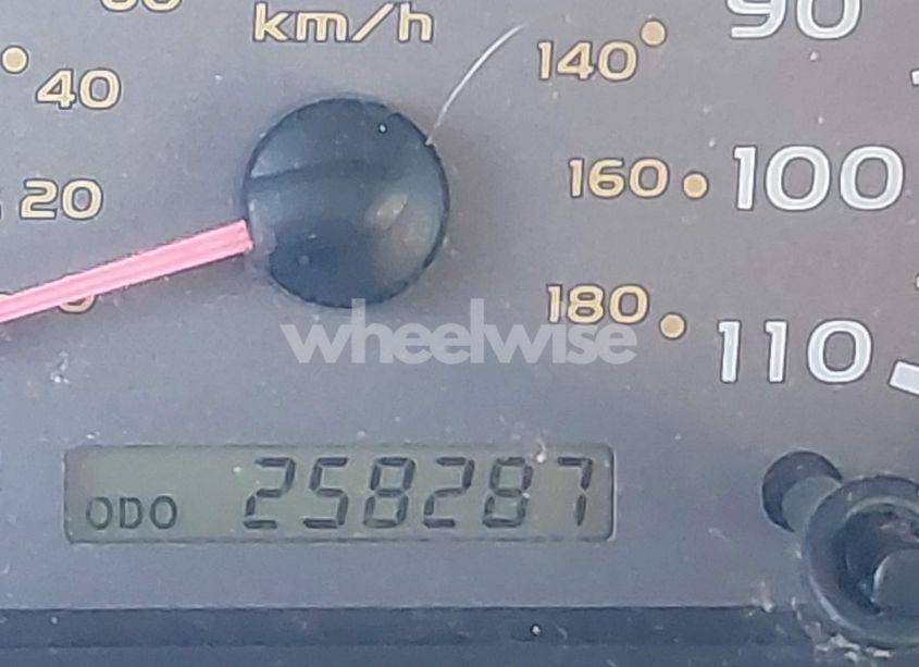 Photo 12 of 2002 Toyota Sequoia LIMITED V8 (VIN 5TDBT48A72S119796)