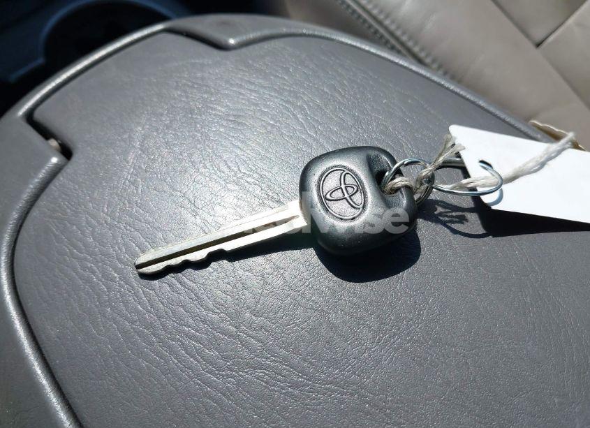 Photo 11 of 2003 Toyota Sequoia LIMITED V8 (VIN 5TDBT48A73S178820)