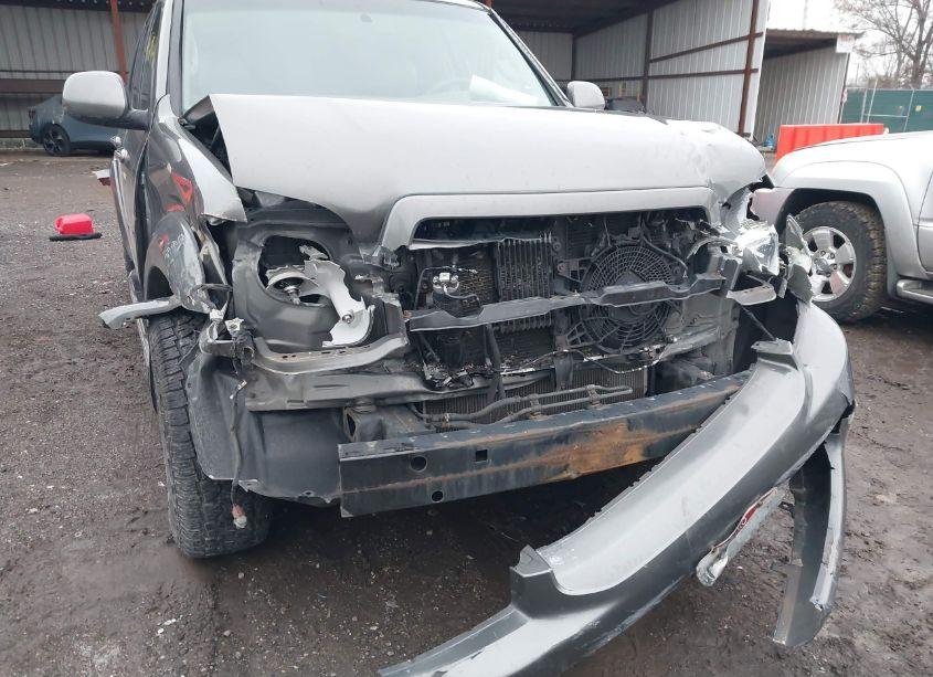 Photo 6 of 2005 Toyota Sequoia LIMITED V8 (VIN 5TDBT48A75S236444)