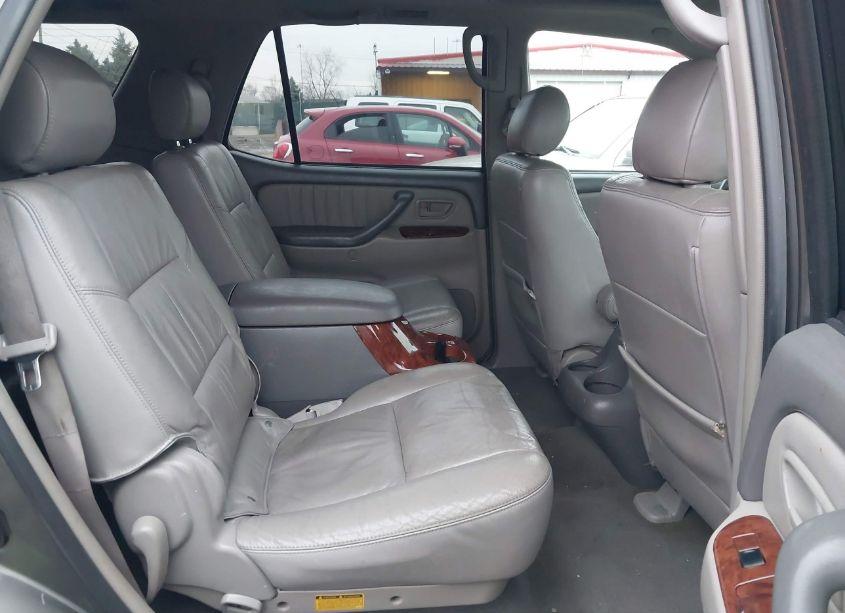 Photo 8 of 2005 Toyota Sequoia LIMITED V8 (VIN 5TDBT48A75S236444)