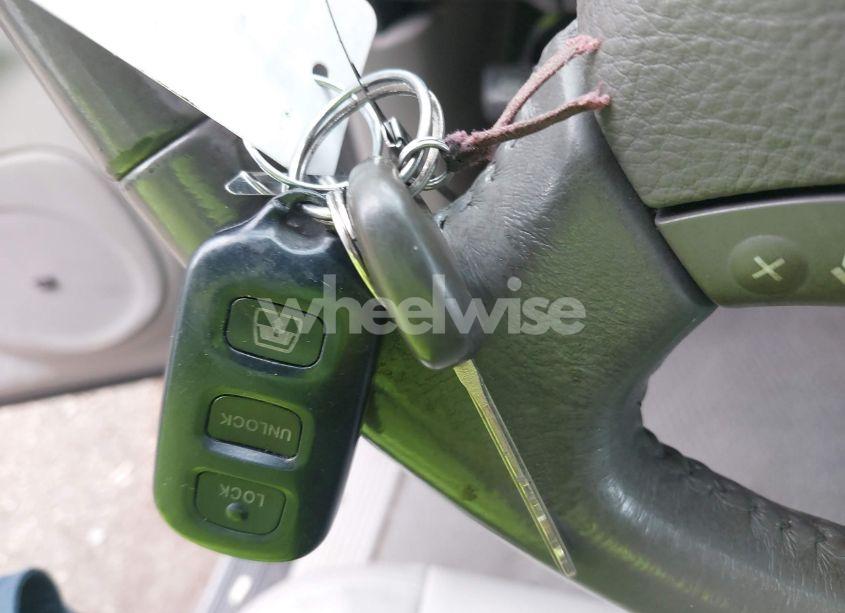 Photo 11 of 2005 Toyota Sequoia LIMITED V8 (VIN 5TDBT48A75S256810)