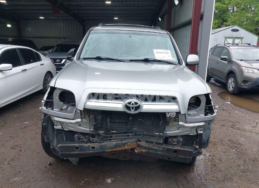 Photo 13 of 2005 Toyota Sequoia LIMITED V8 (VIN 5TDBT48A75S256810)