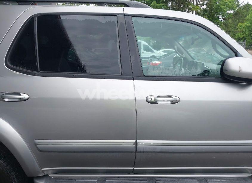 Photo 14 of 2005 Toyota Sequoia LIMITED V8 (VIN 5TDBT48A75S256810)