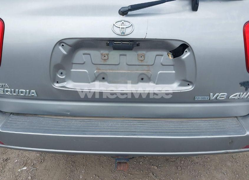 Photo 12 of 2001 Toyota Sequoia LIMITED V8 (VIN 5TDBT48A81S018913)