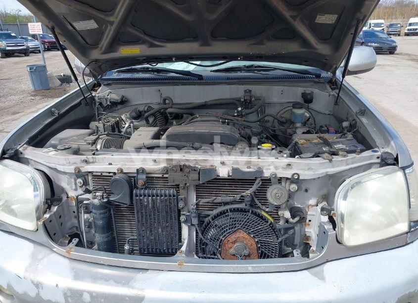 Photo 10 of 2002 Toyota Sequoia LIMITED V8 (VIN 5TDBT48A82S058278)