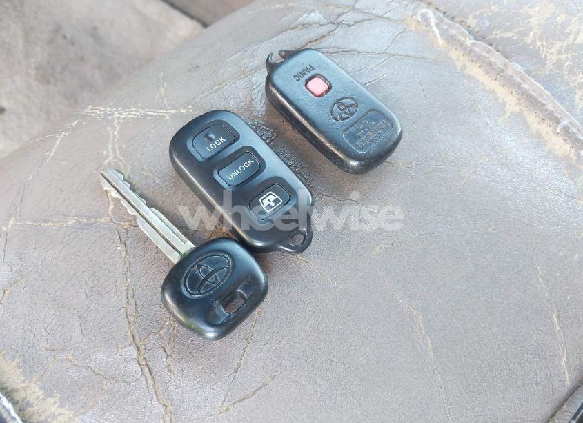 Photo 11 of 2002 Toyota Sequoia LIMITED V8 (VIN 5TDBT48A82S105535)