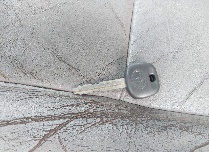 Photo 11 of 2003 Toyota Sequoia LIMITED V8 (VIN 5TDBT48A83S167986)