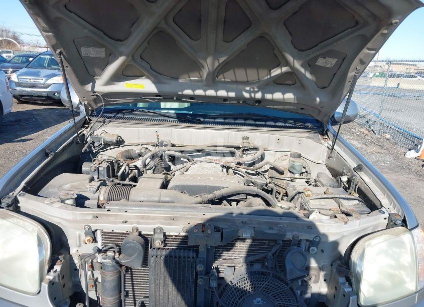 Photo 10 of 2004 Toyota Sequoia LIMITED V8 (VIN 5TDBT48A84S230425)