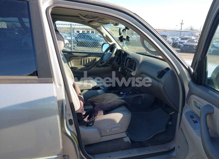 Photo 5 of 2004 Toyota Sequoia LIMITED V8 (VIN 5TDBT48A84S230425)