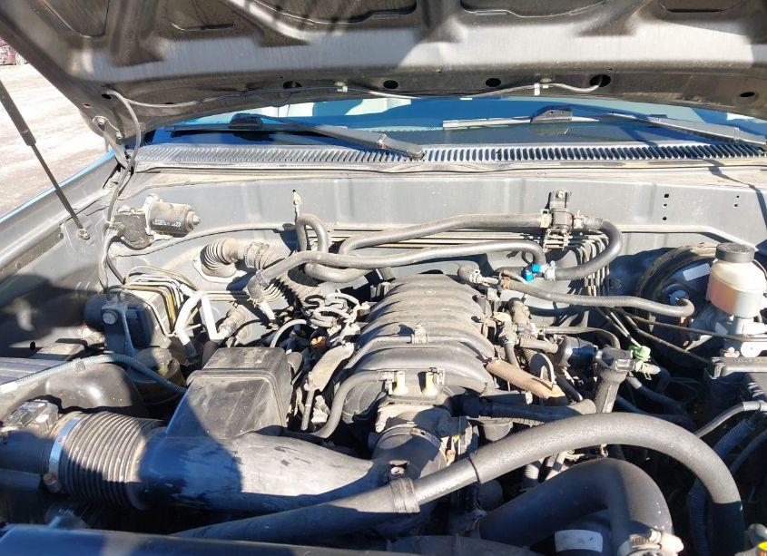 Photo 10 of 2005 Toyota Sequoia LIMITED V8 (VIN 5TDBT48A85S246397)