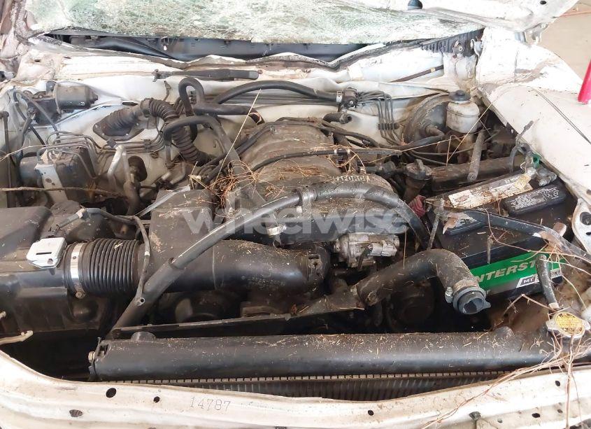 Photo 10 of 2001 Toyota Sequoia LIMITED (VIN 5TDBT48A91S010321)