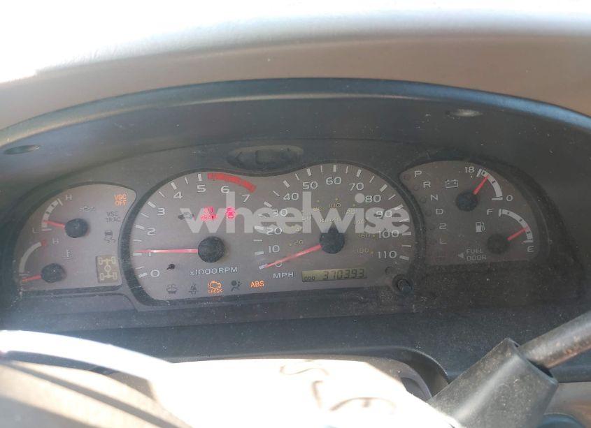 Photo 7 of 2002 Toyota Sequoia LIMITED V8 (VIN 5TDBT48A92S088230)