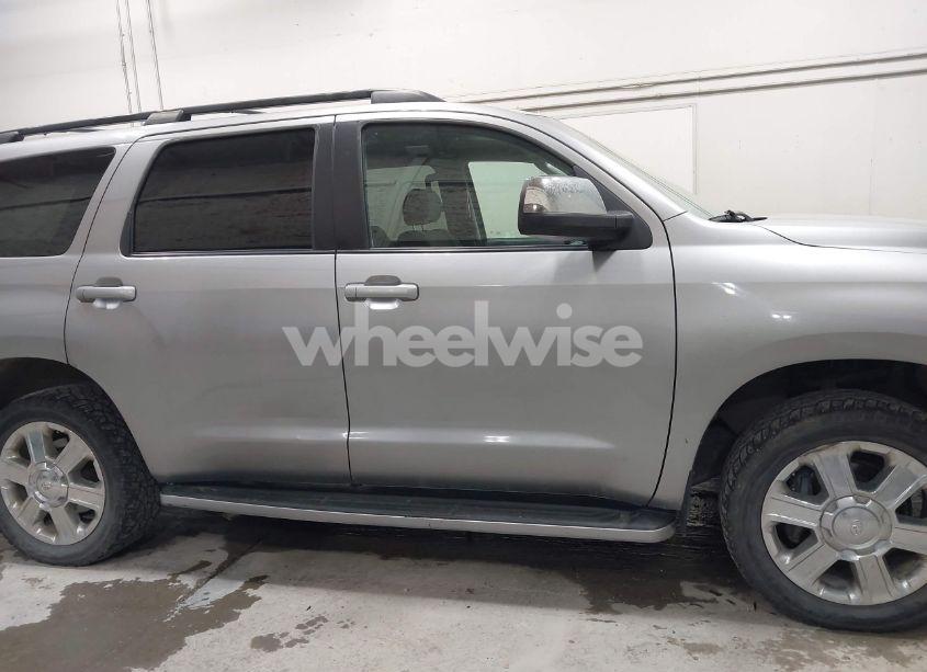Photo 13 of 2009 Toyota Sequoia SR5 4.7L V8 (VIN 5TDBT64A19S000265)