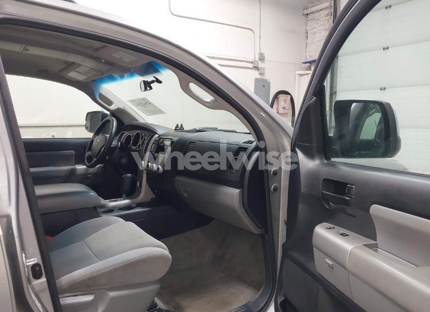 Photo 5 of 2009 Toyota Sequoia SR5 4.7L V8 (VIN 5TDBT64A19S000265)