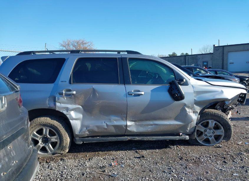 Photo 14 of 2013 Toyota Sequoia SR5 5.7L V8 (VIN 5TDBW5G10DS086951)