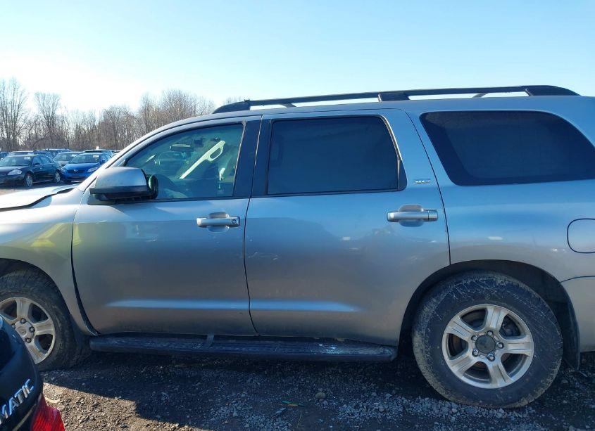 Photo 15 of 2013 Toyota Sequoia SR5 5.7L V8 (VIN 5TDBW5G10DS086951)