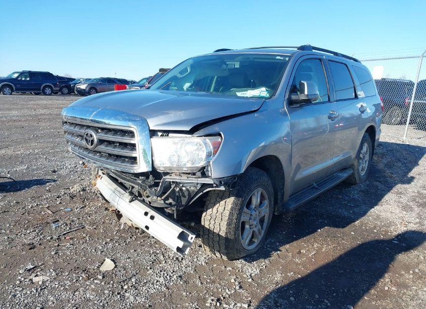 Photo 2 of 2013 Toyota Sequoia SR5 5.7L V8 (VIN 5TDBW5G10DS086951)