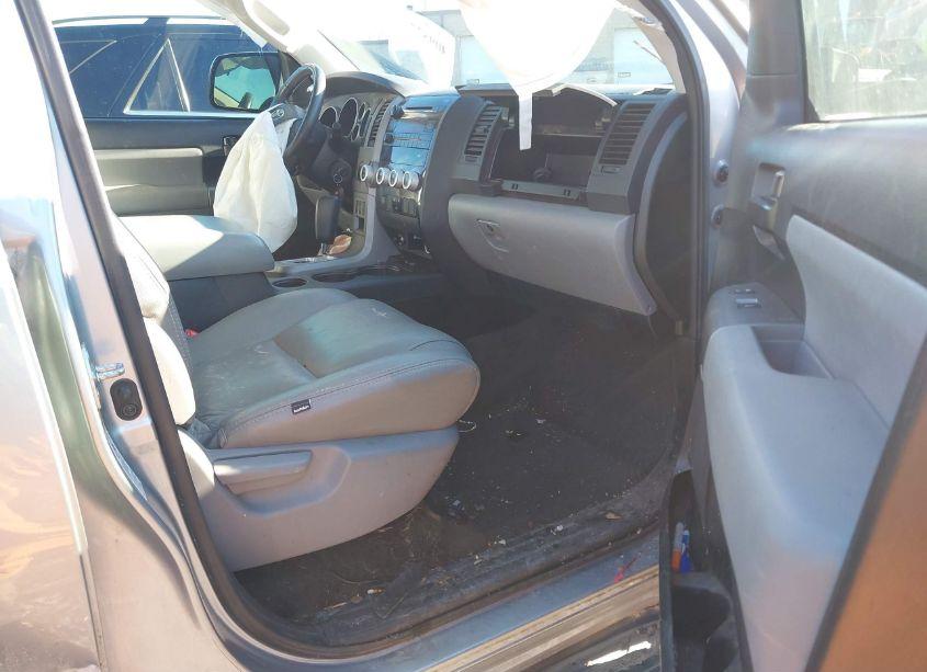 Photo 5 of 2013 Toyota Sequoia SR5 5.7L V8 (VIN 5TDBW5G10DS086951)