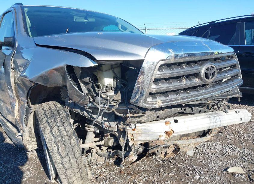 Photo 6 of 2013 Toyota Sequoia SR5 5.7L V8 (VIN 5TDBW5G10DS086951)