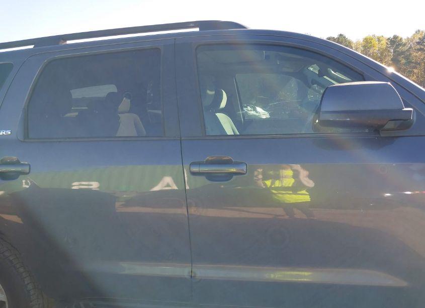 Photo 13 of 2015 Toyota Sequoia SR5 5.7L V8 (VIN 5TDBW5G14FS111918)