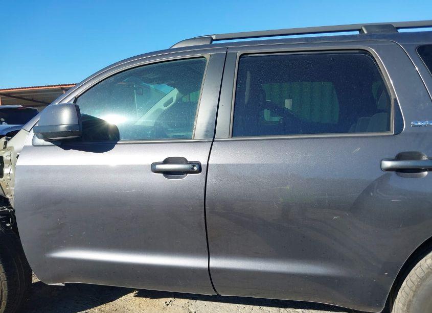 Photo 14 of 2015 Toyota Sequoia SR5 5.7L V8 (VIN 5TDBW5G14FS111918)