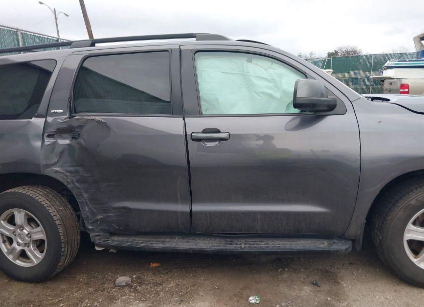 Photo 13 of 2016 Toyota Sequoia SR5 5.7L V8 (VIN 5TDBW5G15GS129281)