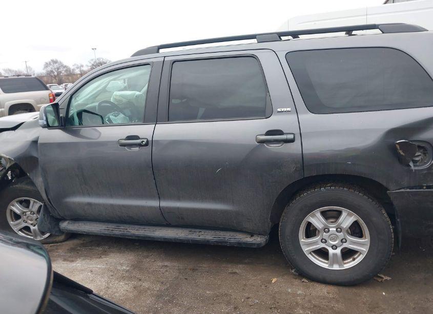 Photo 14 of 2016 Toyota Sequoia SR5 5.7L V8 (VIN 5TDBW5G15GS129281)