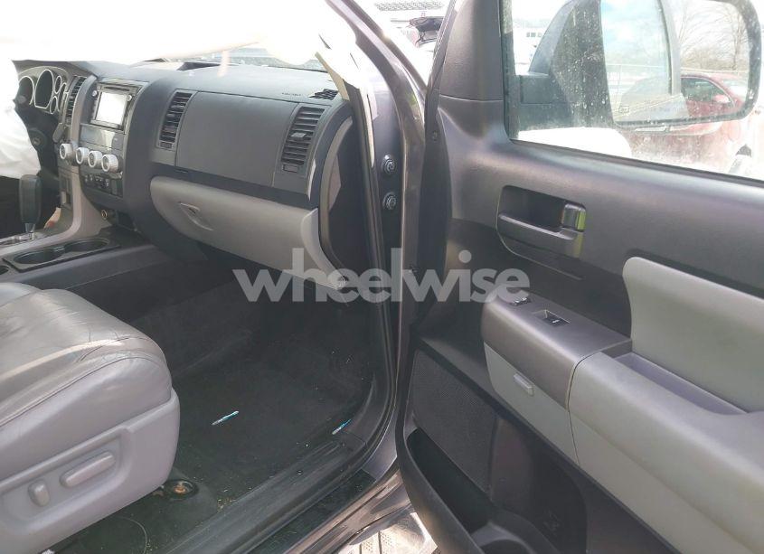 Photo 5 of 2017 Toyota Sequoia SR5 (VIN 5TDBW5G15HS152061)