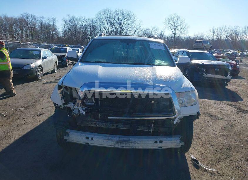 Photo 13 of 2013 Toyota Sequoia SR5 5.7L V8 (VIN 5TDBW5G17DS086641)