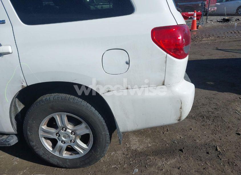 Photo 18 of 2013 Toyota Sequoia SR5 5.7L V8 (VIN 5TDBW5G17DS086641)