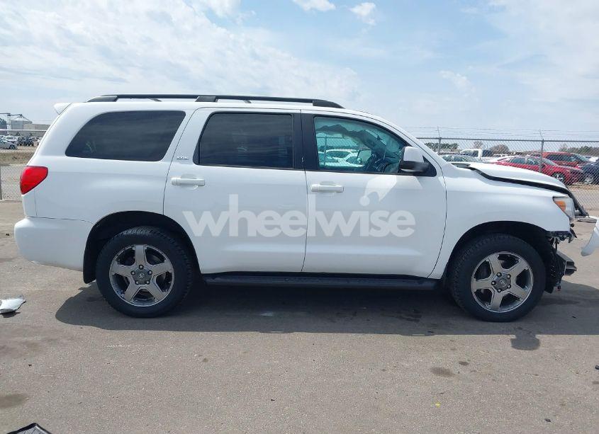 Photo 13 of 2013 Toyota Sequoia SR5 5.7L V8 (VIN 5TDBW5G18DS077639)