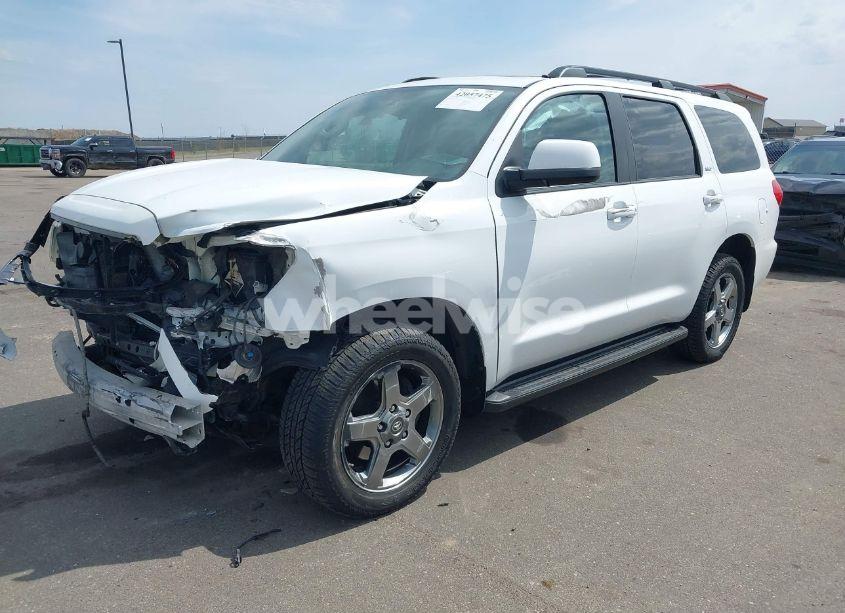 Photo 2 of 2013 Toyota Sequoia SR5 5.7L V8 (VIN 5TDBW5G18DS077639)