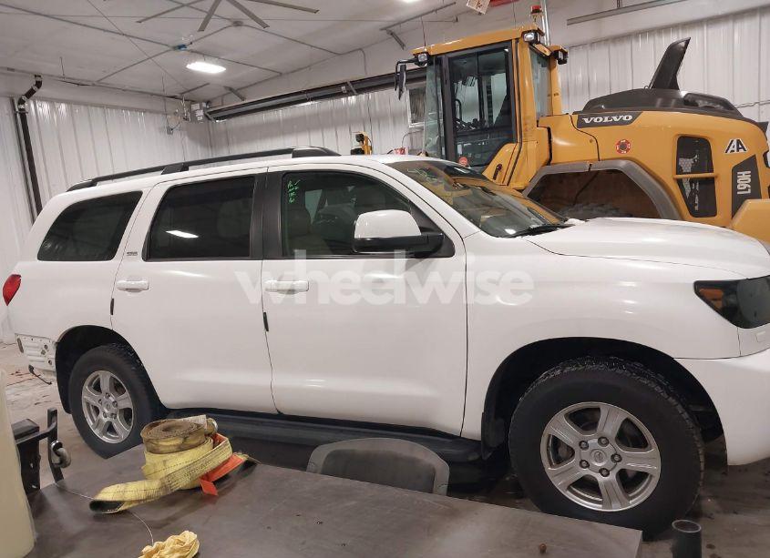 Photo 13 of 2011 Toyota Sequoia SR5 5.7L V8 (VIN 5TDBW5G19BS053203)