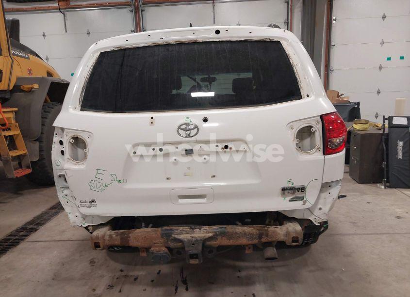 Photo 16 of 2011 Toyota Sequoia SR5 5.7L V8 (VIN 5TDBW5G19BS053203)