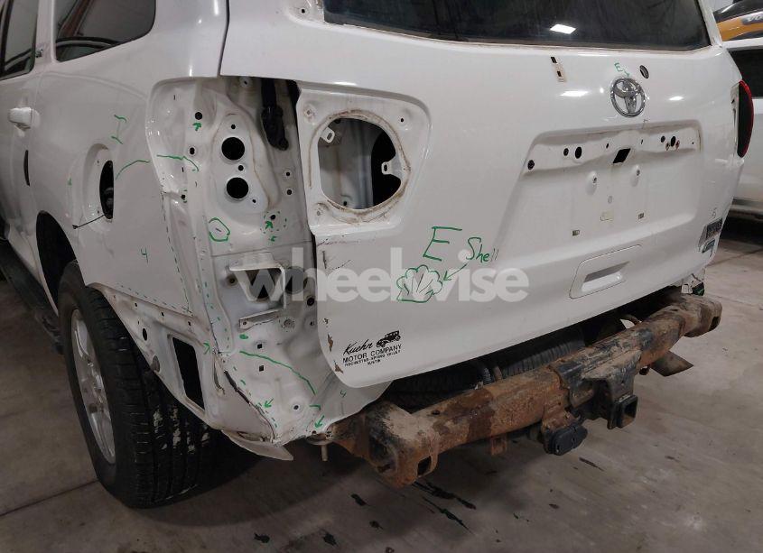 Photo 6 of 2011 Toyota Sequoia SR5 5.7L V8 (VIN 5TDBW5G19BS053203)