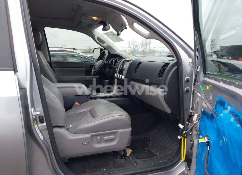 Photo 5 of 2013 Toyota Sequoia SR5 5.7L V8 (VIN 5TDBW5G1XDS078226)