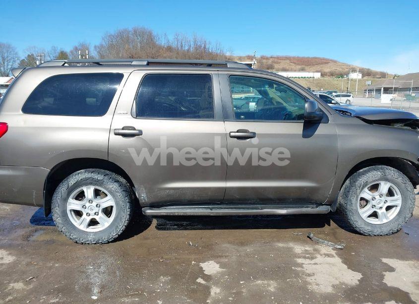 Photo 13 of 2010 Toyota Sequoia SR5 5.7L V8 (VIN 5TDBY5G10AS027095)