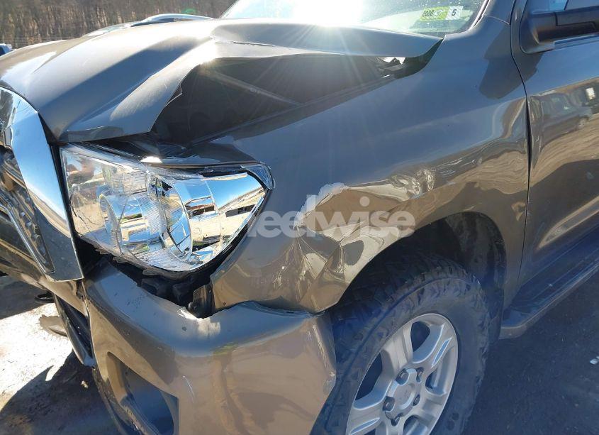 Photo 17 of 2010 Toyota Sequoia SR5 5.7L V8 (VIN 5TDBY5G10AS027095)