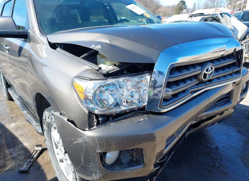 Photo 18 of 2010 Toyota Sequoia SR5 5.7L V8 (VIN 5TDBY5G10AS027095)
